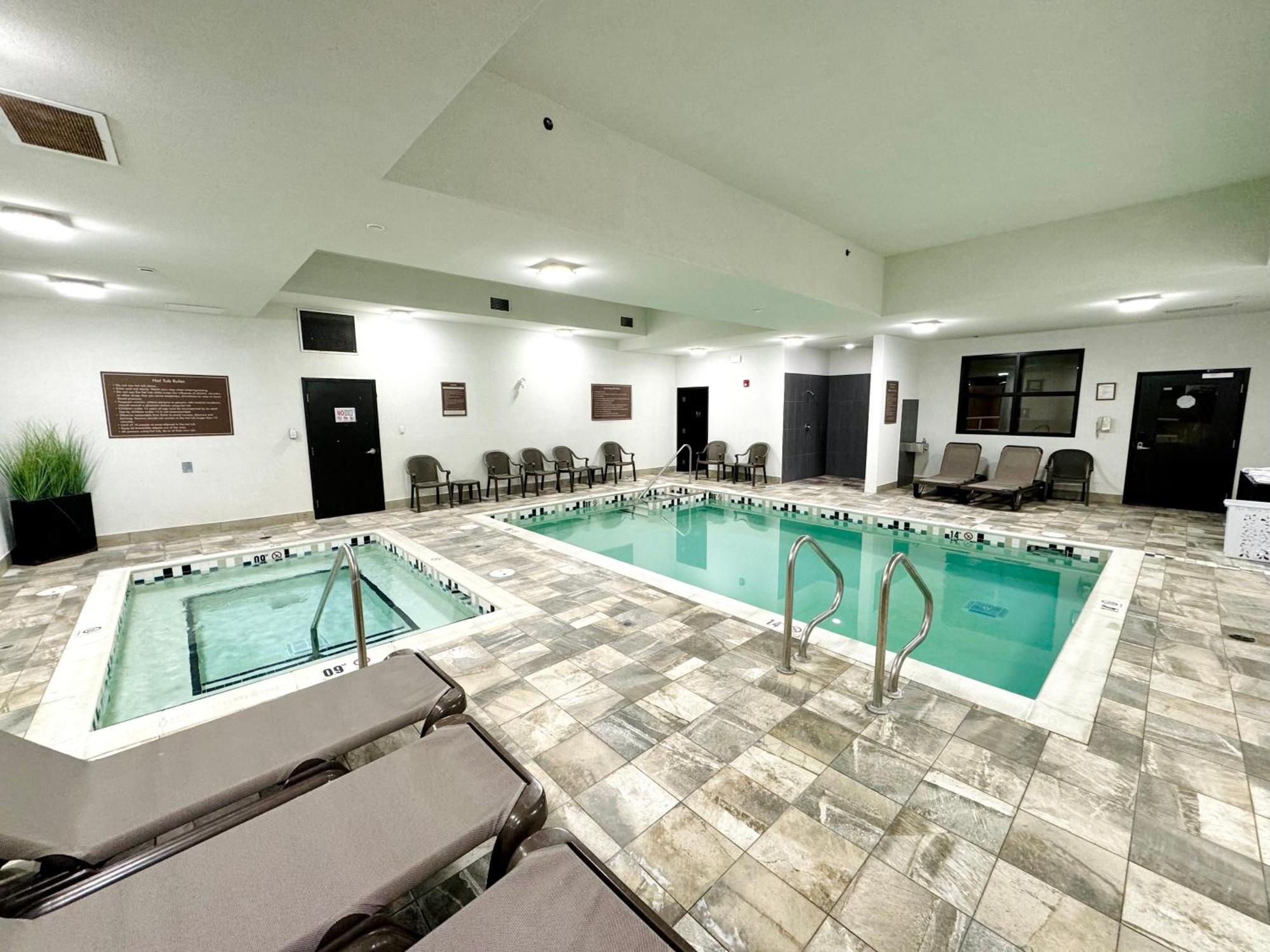 Southfort Inn Fort Saskatchewan Luaran gambar