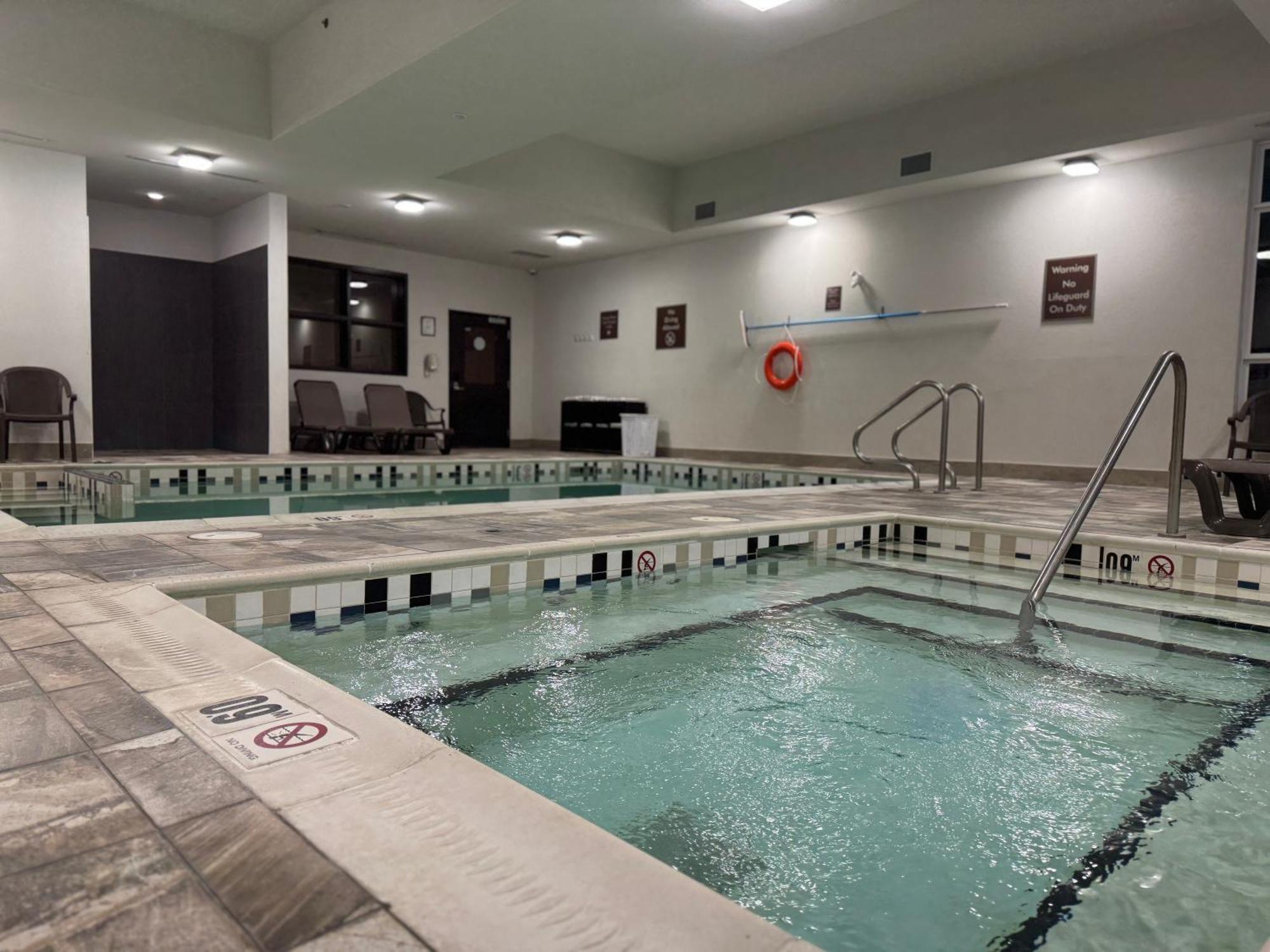Southfort Inn Fort Saskatchewan Luaran gambar