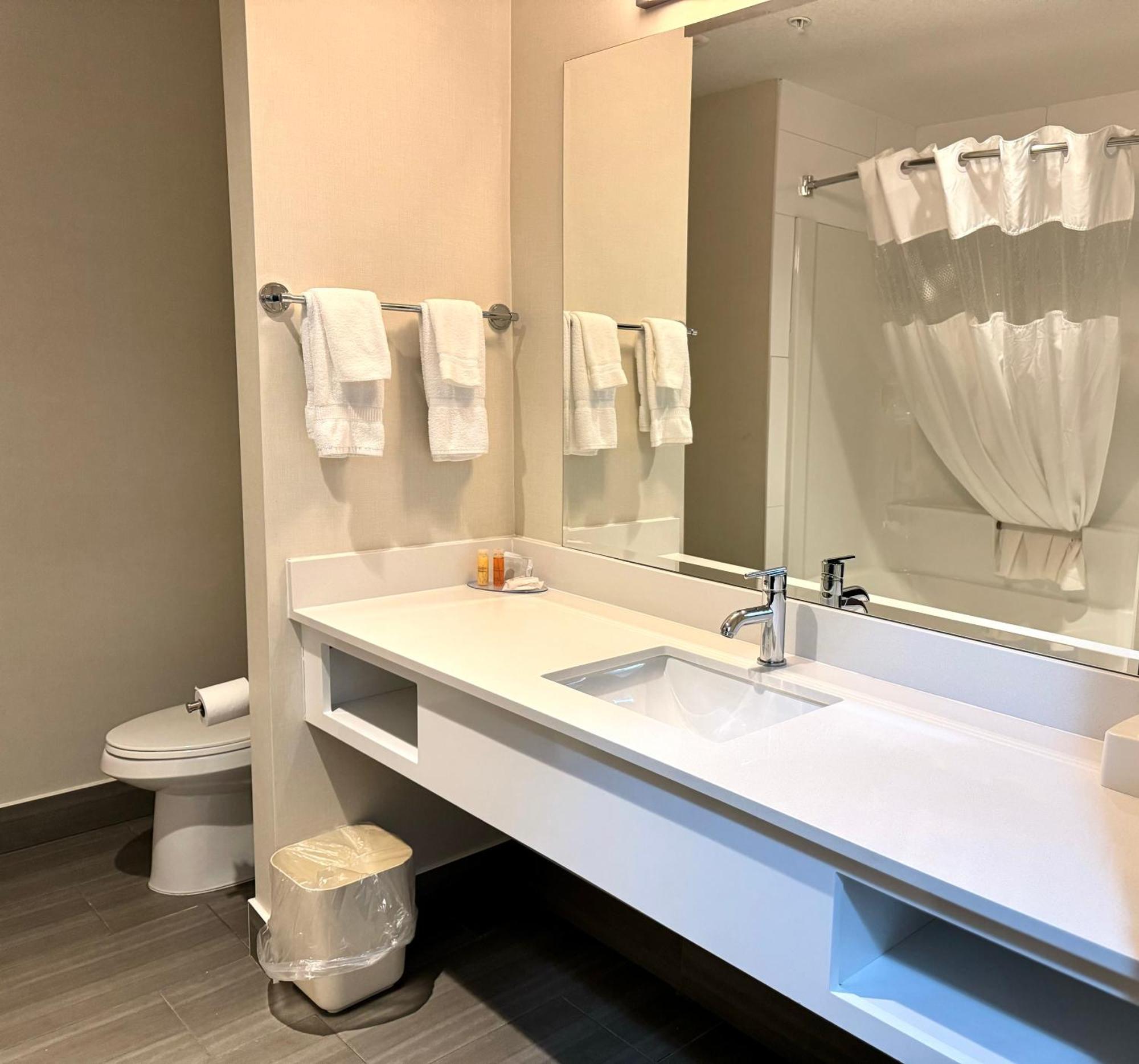 Southfort Inn Fort Saskatchewan Luaran gambar